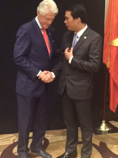 Hôn phu của Á hậu Thanh Tú: Cuộc đời từ chàng trai bán kem đến đại gia giàu lừng lẫy-14