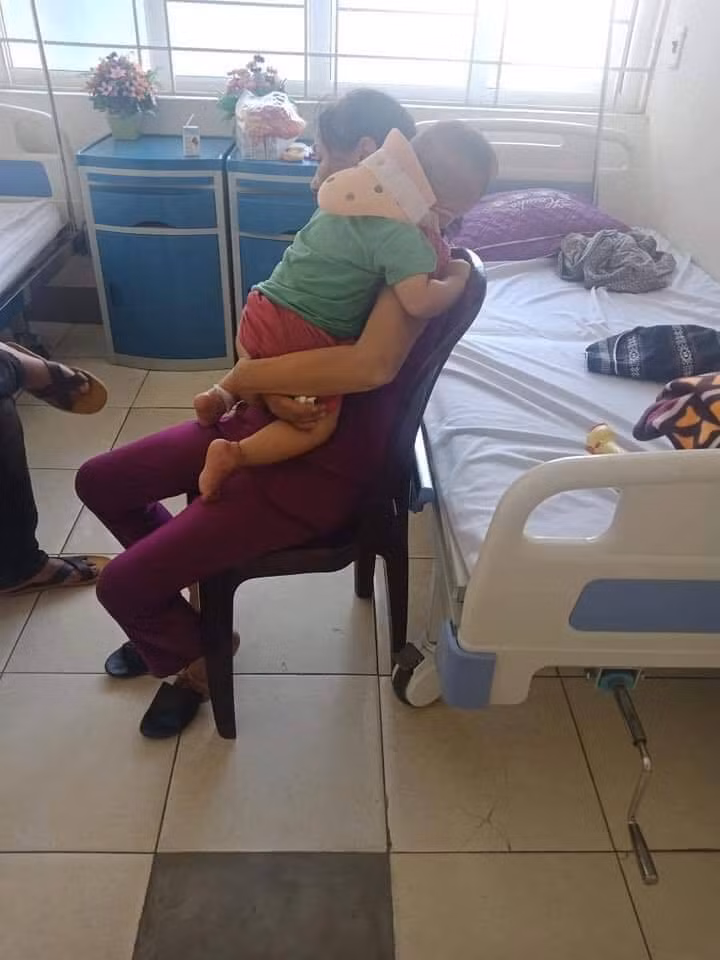 Bé trai 1 tuổi bị bố “ngáo đá” ném từ tầng 2 xuống đất giờ ra sao?