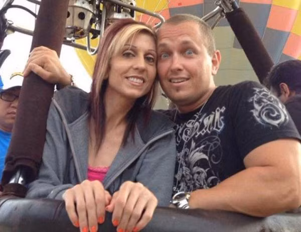 Cô gái trẻ thoát khỏi "tử thần" nhờ tình yêu vĩ đại của chồng