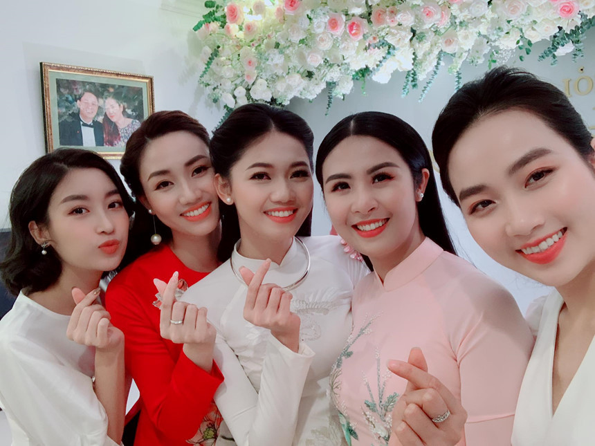 Hôn phu của Á hậu Ngô Thanh Thanh Tú: Đại gia giàu lẫy lừng xuất thân từ... bán kem dạo ảnh 9 Hôn phu của Á hậu Thanh Tú: Cuộc đời từ chàng trai bán kem đến đại gia giàu lừng lẫy-9