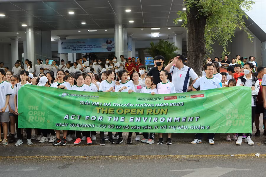 Giải Việt dã học sinh, sinh viên mở rộng năm 2023 của Trường ĐH Mở TPHCM thu hút hơn 2500 vận động viên.