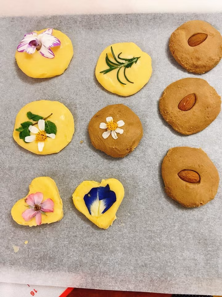 Cách làm bánh quy hoa tươi lạ mắt đãi khách ngày Tết ảnh 2