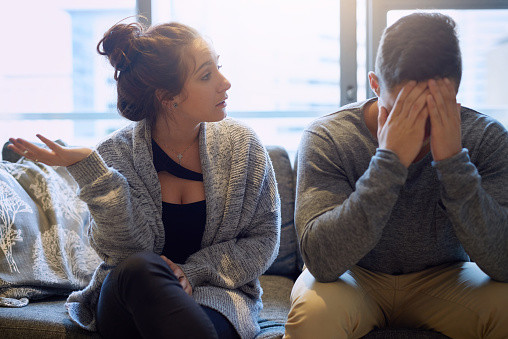 Hôn nhân không có giao tiếp sẽ trở nên mong manh và dễ bị tổn thương trước một loạt các vấn đề về mối quan hệ khác. (Ảnh: ITN). Hôn nhân không có giao tiếp sẽ trở nên mong manh và dễ bị tổn thương trước một loạt các vấn đề về mối quan hệ khác. (Ảnh: ITN).
