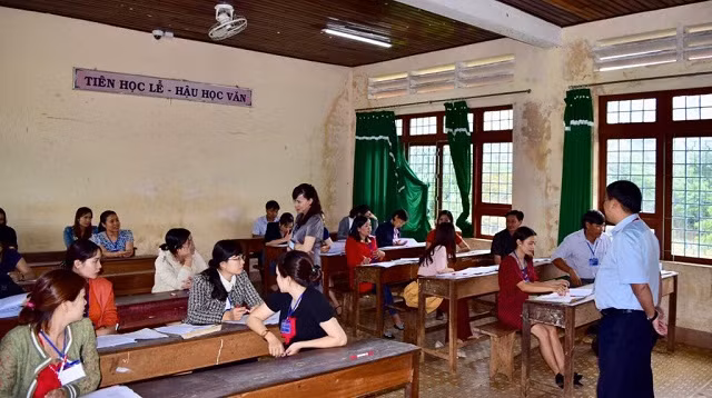 Lãnh đạo Bộ GD&ĐT kiểm tra công tác chấm thi tại một tỉnh