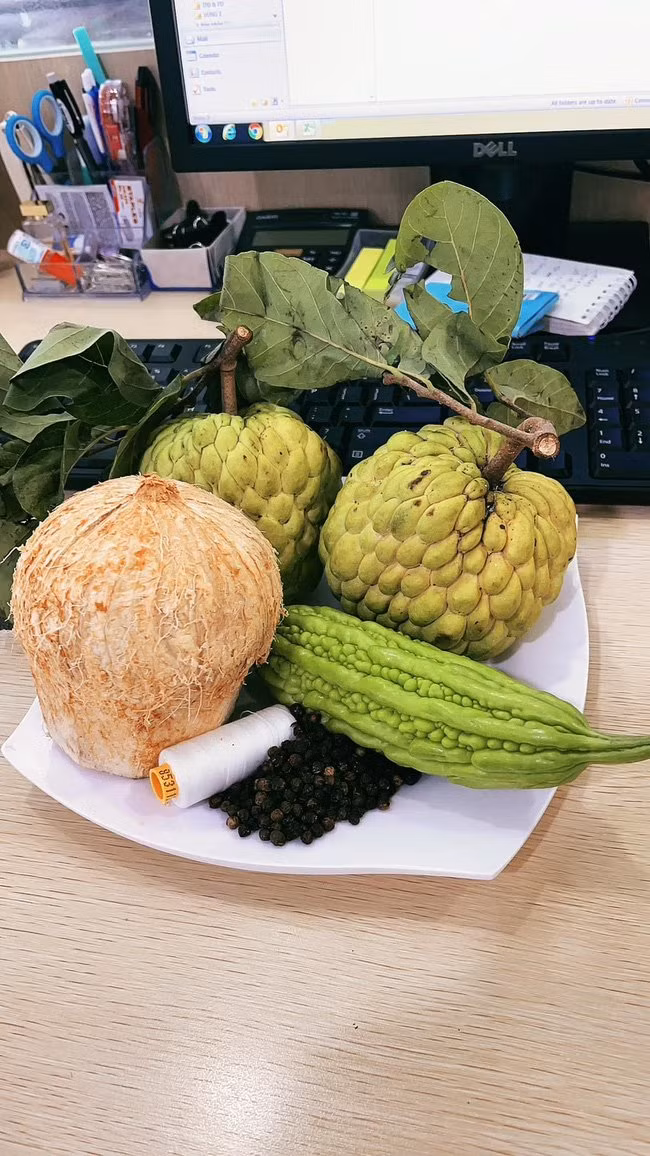 Màn cúng tất niên ""cầu vừa qua chỉ tiêu 200%"" của dân văn phòng.