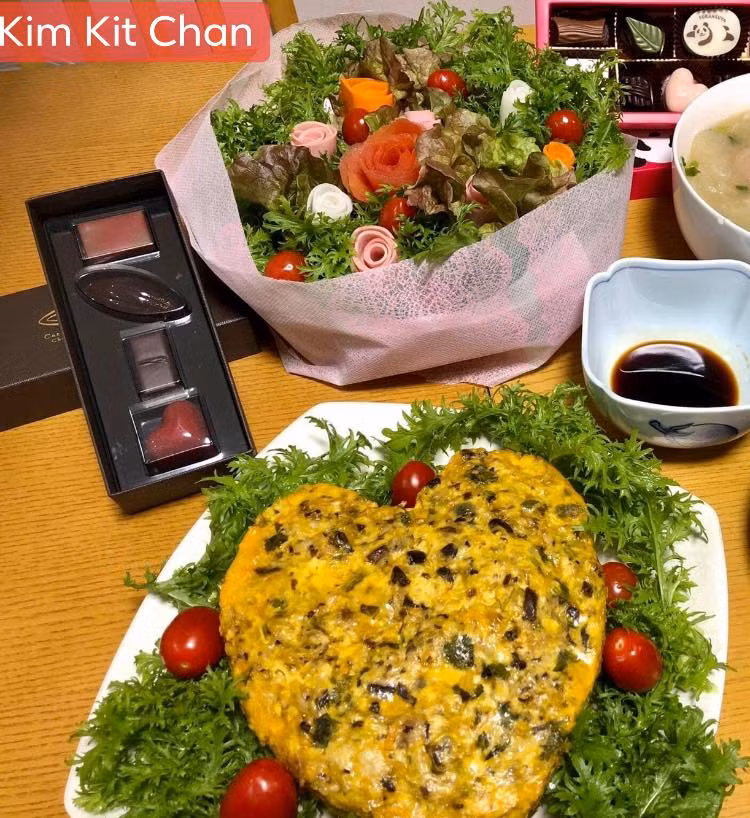 Đĩa chả trứng hình trái tim.