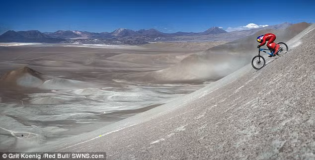 phong xe dap lao doc voi toc do kinh hoang 164 km/gio hinh anh 2