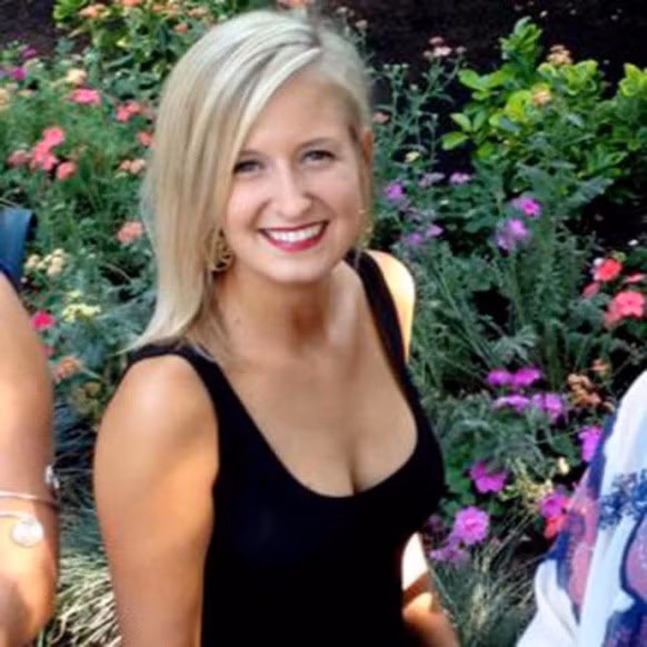 Chân dung cô gái xinh đẹp bị nhiễm ký sinh trùng giun mắt