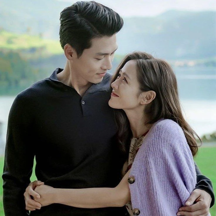 Hyun Bin và Son Ye Jin tình tứ bên nhau