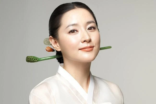 Lee Young Ae là "viên ngọc sáng" của làng giải trí xứ Hàn.