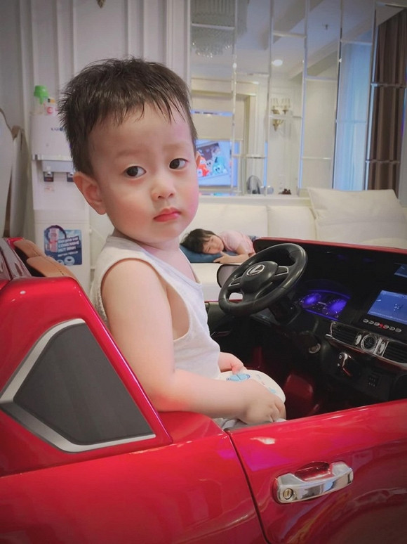 Việt Anh và vợ cũ giành quyền nuôi con 1 Việt Anh, Việt Anh ly hôn, Việt Anh và vợ cũ, vợ cũ Việt Anh, Việt Anh thẩm mỹ