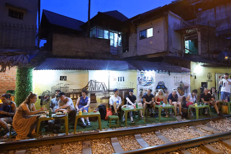 “Xóm đường tàu” lên đời thành điểm du lịch hấp dẫn ở Hà Nội