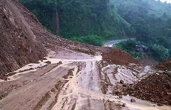 Mưa lớn nhiều ngày vào giữa tháng 7/2019 đã khiến nhiều tuyến đường, ngầm tràn tại các tuyến quốc lộ, tỉnh lộ trên địa bàn tỉnh Lai Châu bị tê liệt do sạt lở. Ảnh minh họa: Việt Hoàng/TTXVN