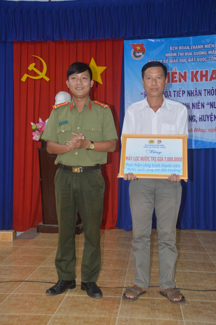 Trao máy lọc nước sạch