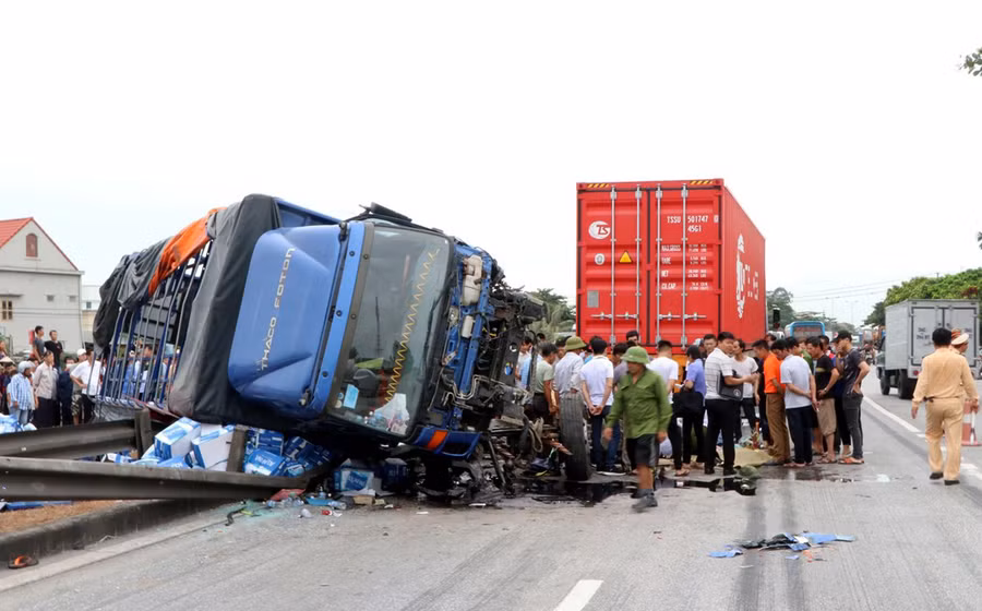 Hiện trường vụ tai nạn xảy ra vào 6 giờ, ngày 23/7, tại Km63+500, Quốc lộ 5, đoạn qua xã Cộng Hòa, huyện Kim Thành (Hải Dương)