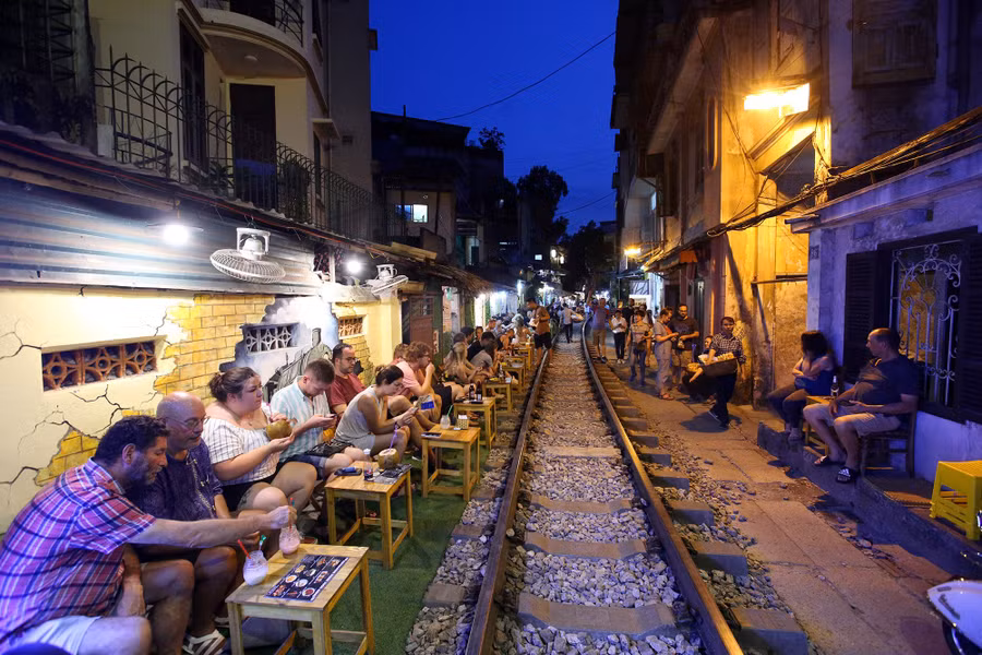 Xóm đường tàu lên đời thành điểm du lịch hấp dẫn ở Hà Nội - 8