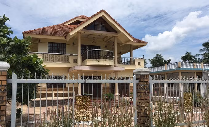 Ngôi biệt thự sang trọng ở làng quê