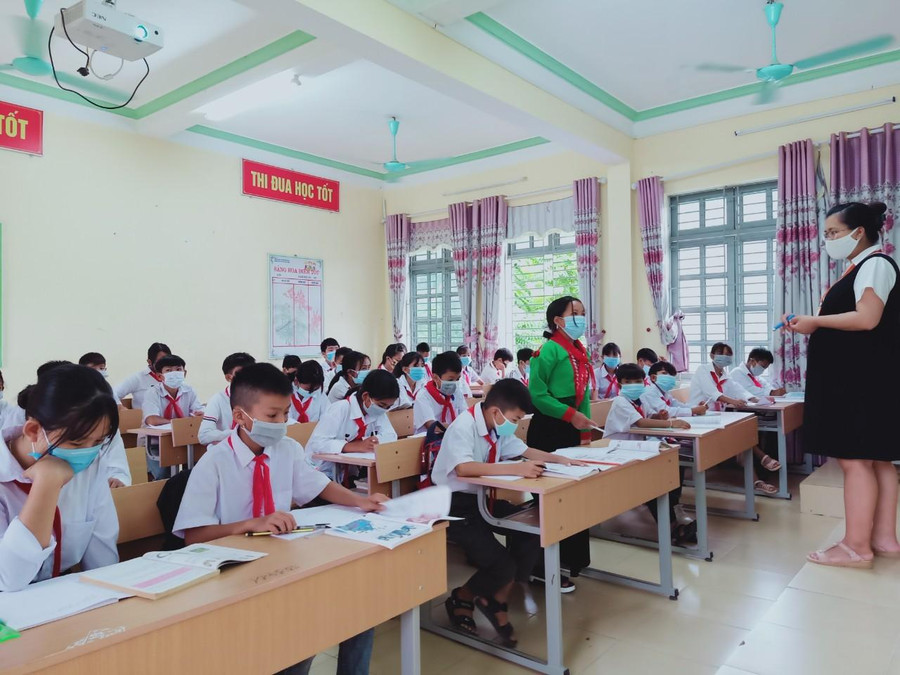 Huyện Nậm Nhùn chú trọng phát triển giáo dục, đào tạo nguồn nhân lực địa phương. Huyện Nậm Nhùn chú trọng phát triển giáo dục, đào tạo nguồn nhân lực địa phương.