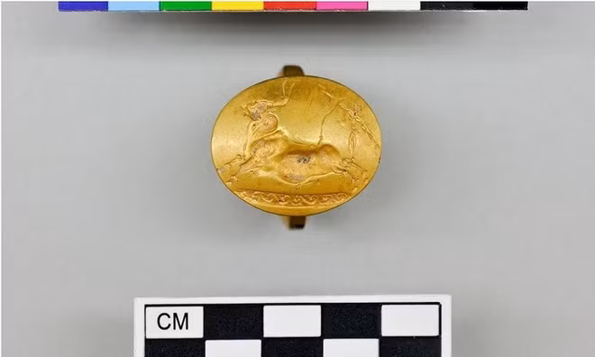 Mộ chiến binh Hy Lạp cổ đại chứa đầy châu báu ảnh 3