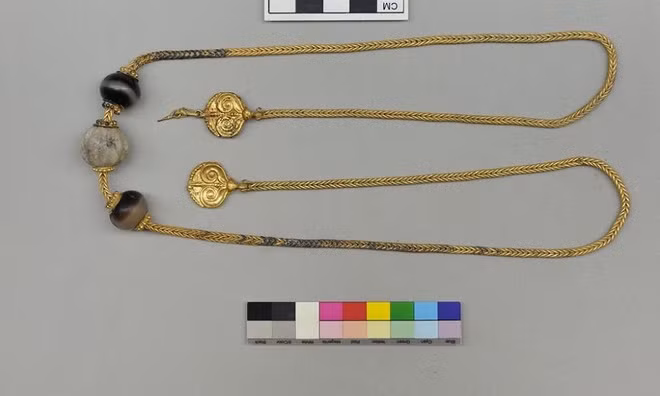 Mộ chiến binh Hy Lạp cổ đại chứa đầy châu báu ảnh 2