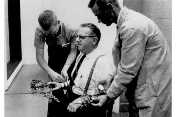 Câu chuyện đằng sau thí nghiệm tâm lý “vô nhân tính” nhất trong lịch sử