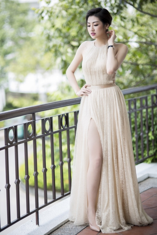 Đẹp mong manh với trang phục cổ yếm Dep mong manh voi trang phuc co yem