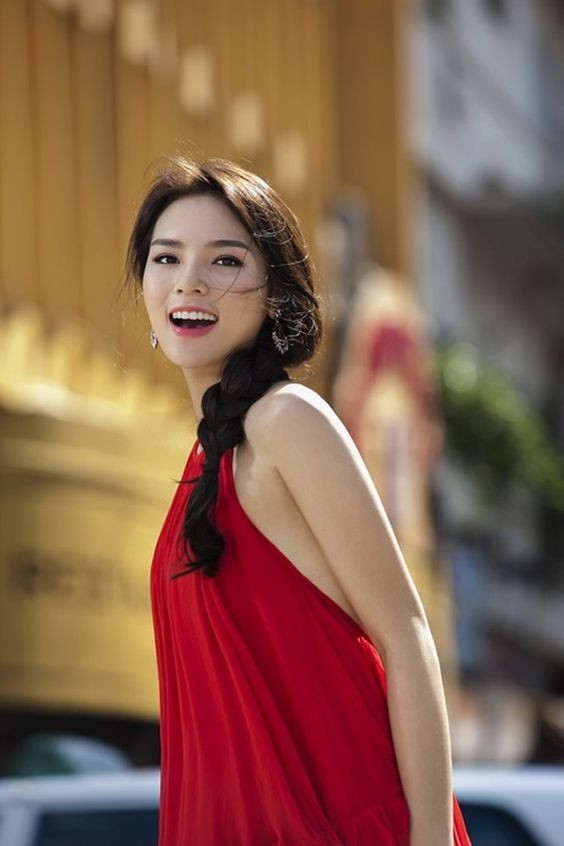 Đẹp mong manh với trang phục cổ yếm Dep mong manh voi trang phuc co yem