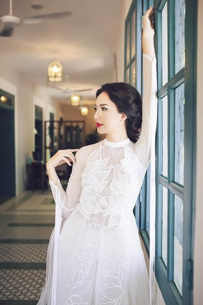 Đẹp mong manh với trang phục cổ yếm Dep mong manh voi trang phuc co yem