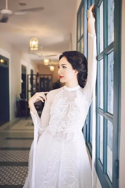 Dep mong manh voi trang phuc co yem