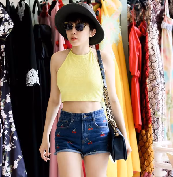 Dep mong manh voi trang phuc co yem