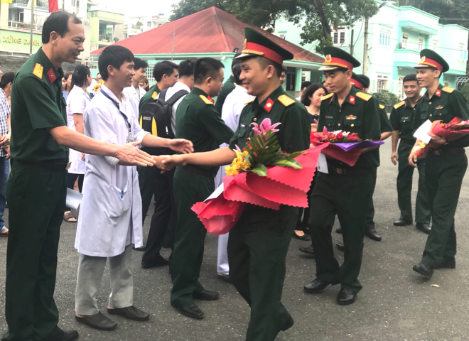 Bệnh viện Quân y 175 tổ chức lễ xuất quân cho đoàn y bác sĩ thực hiện nhiệm vụ ở huyện đảo Trường Sa sáng 28/12. Ảnh: B.K