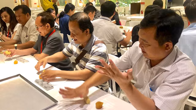 Cac hieu truong o TP.HCM di Dai Loan hoc lam banh dua ve day hoc tro hinh anh 1