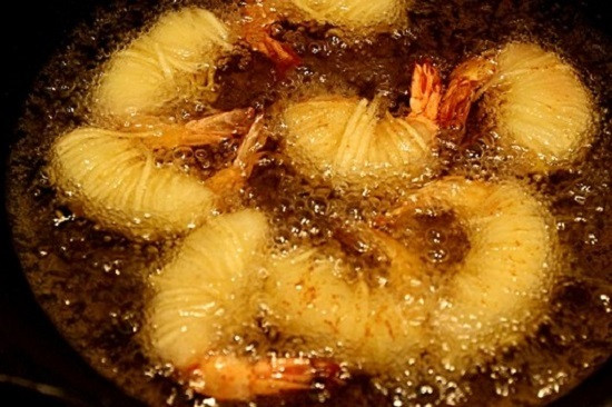 Tôm cuộn khoai tây chiên- sự lựa chọn thông minh cho bữa cơm cuối tuần Tôm cuộn khoai tây chiên- sự lựa chọn thông minh cho bữa cơm cuối tuần