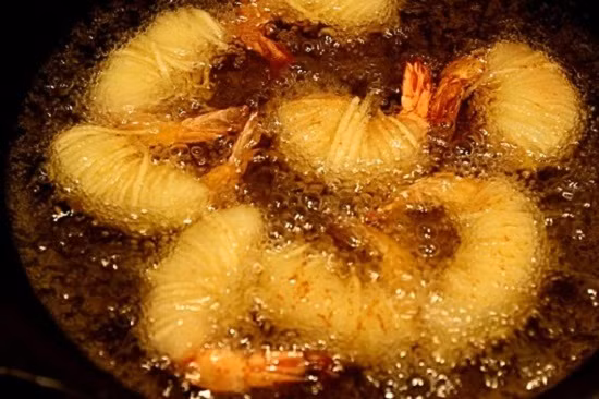 Tôm cuộn khoai tây chiên- sự lựa chọn thông minh cho bữa cơm cuối tuần