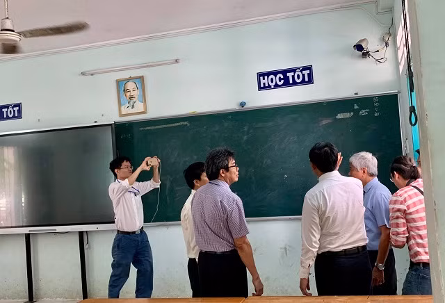 Thứ trưởng Nguyễn Văn Phúc đặc biệt lưu ý các camera trong phòng thi