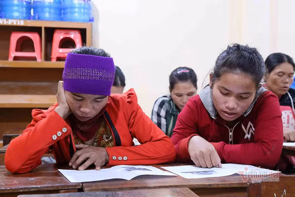 Lớp học xoá mù khác lạ ở rẻo cao