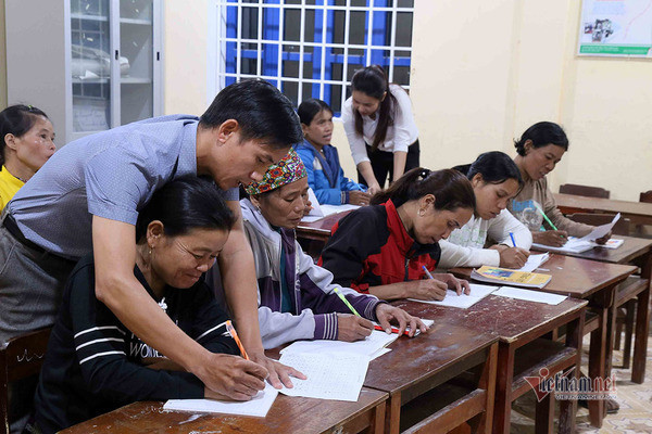 Lớp học xoá mù khác lạ ở rẻo cao