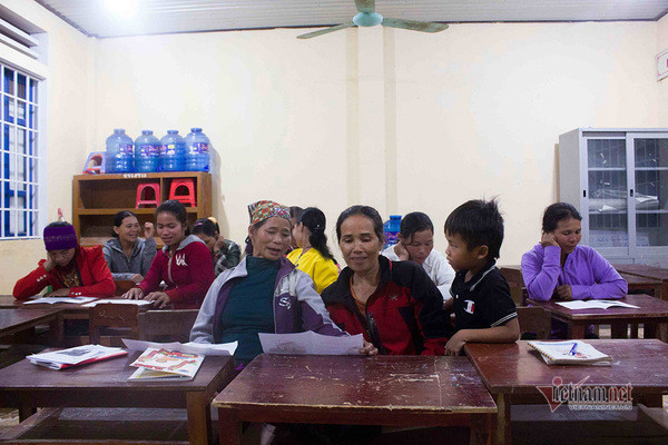 Lớp học xoá mù khác lạ ở rẻo cao