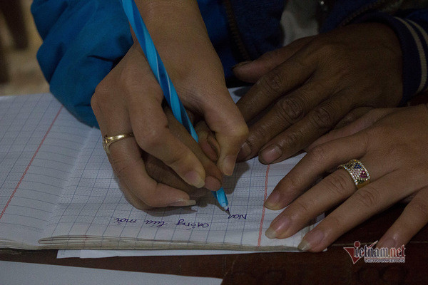 Lớp học xoá mù khác lạ ở rẻo cao