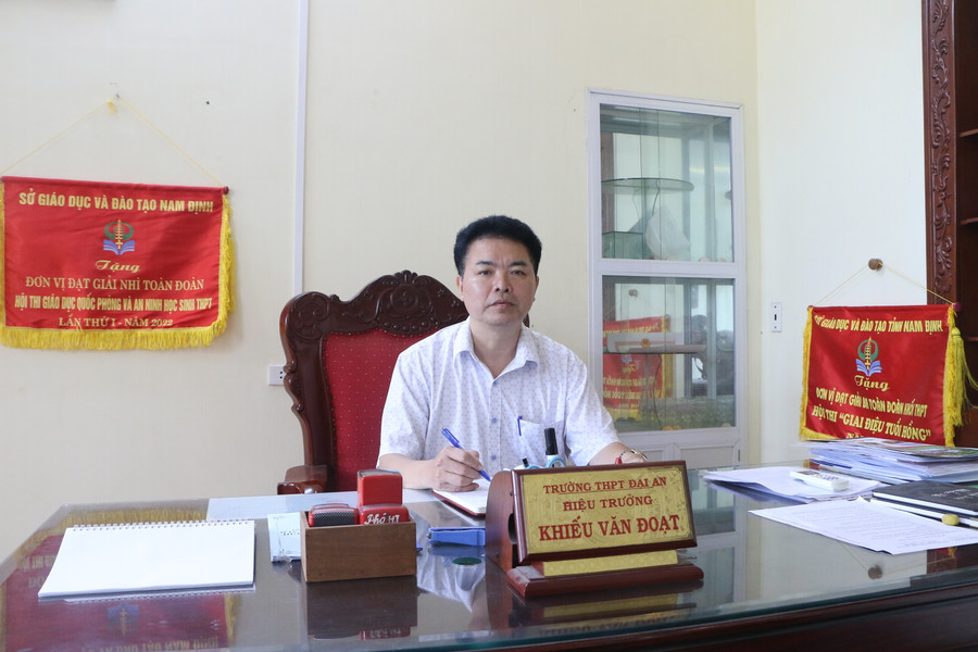 Thầy Khiếu Văn Đoạt - Hiệu trưởng Trường THPT Đại An. Thầy Khiếu Văn Đoạt - Hiệu trưởng Trường THPT Đại An.