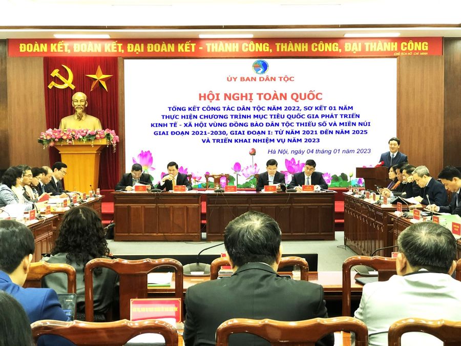 Bộ trưởng, Chủ nhiệm Ủy ban Dân tộc Hầu A Lềnh phát biểu kết luận hội nghị.