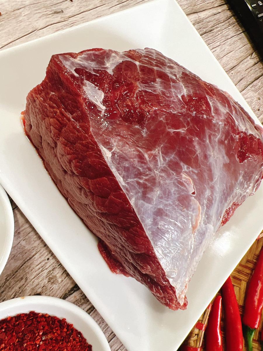 Thịt bò nên chọn phần mông, thớ to, thịt ngon.