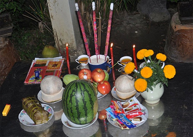 Mâm cúng ngoài trời không quá cầu kỳ. (Ảnh minh họa) Mâm cúng ngoài trời không quá cầu kỳ. (Ảnh minh họa)