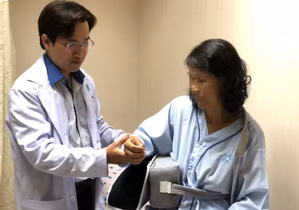 Triệu chứng đau nhức vai chớ nên xem thường