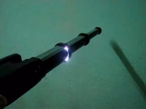  Truy bắt 2 thanh niên dùng roi điện, cướp xe SH của người phụ nữ ở Sài Gòn