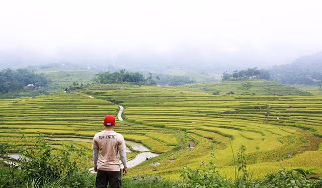 Phạm Quốc Toản thực hiện chuyến leo núi dài ngày tại Vườn quốc gia Pù Luông - một địa điểm du lịch tuyệt đẹp ở Thanh Hoá.