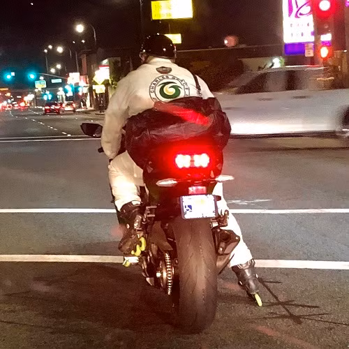 Thoáng nhìn đã biết anh là người ưa mạo hiểm.