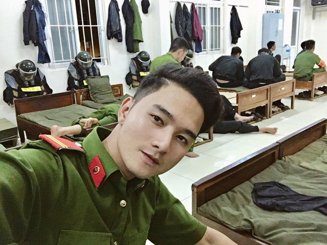 Chàng cảnh sát cơ động đẹp trai được phái nữ truy lùng trên mạng xã hội