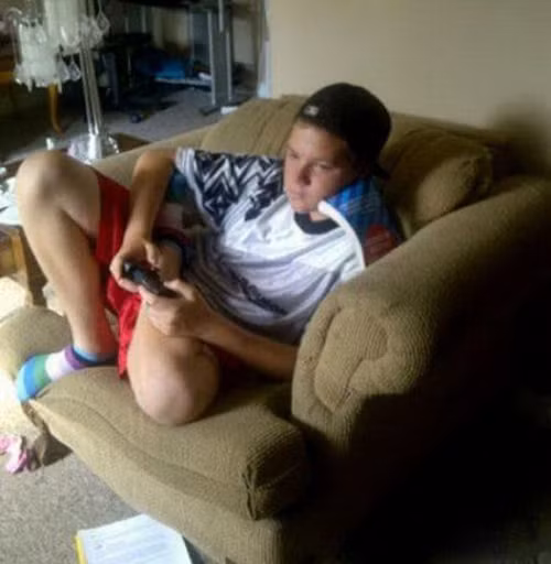 Sách không chỉ để đọc mà còn dùng gối đầu. Sách không chỉ để đọc mà còn dùng gối đầu.