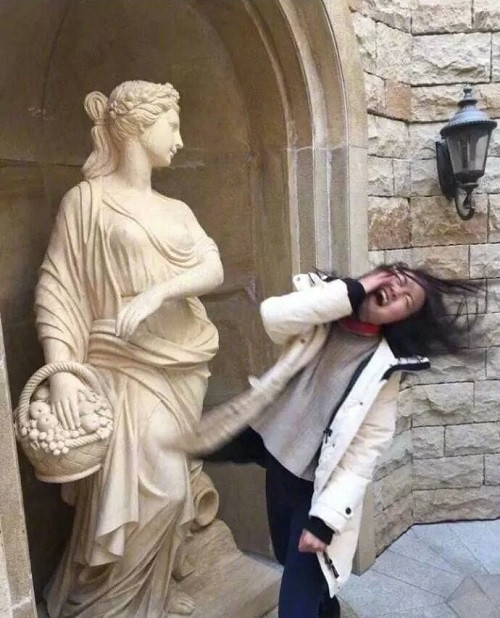 Diễn sâu với tượng. Diễn sâu với tượng.